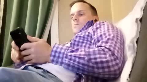 Snapshot of rollinhard2525 chatting on December 28, 2024, 7:00 am rollinhard2525 online show from December 28, 2024, 7:00 am