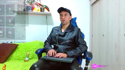 rolos_hot32 online show from September 14, 2025, 12:32 am