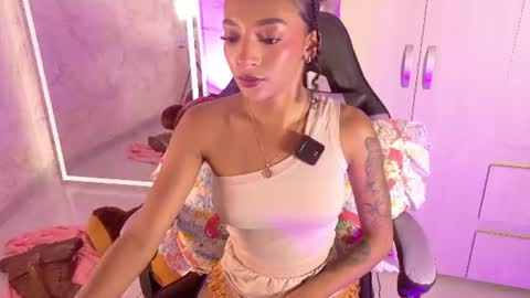 rolyloren1 online show from July 31, 2026, 5:12 pm