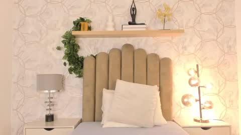 Snapshot of roma_love_ chatting on January 15, 2025, 11:43 am online show from January 15, 2025, 11:43 am