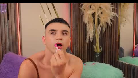 Snapshot of roman_chase chatting on November 25, 2025, 2:50 pm online show from November 25, 2025, 2:50 pm