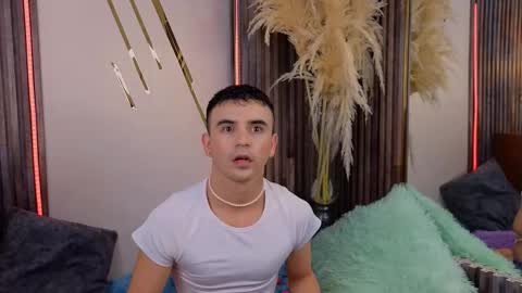 Snapshot of roman_chase chatting on December 1, 2025, 12:43 pm online show from December 1, 2025, 12:43 pm