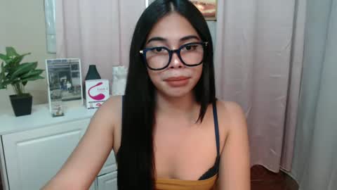 Snapshot of romantic_kath chatting on December 10, 2024, 8:40 am KATH online show from December 10, 2024, 8:40 am