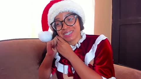Snapshot of romantic_stargirl chatting on December 24, 2024, 12:44 pm Is A Belle online show from December 24, 2024, 12:44 pm