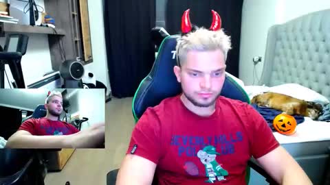 Snapshot of romantic_twunk chatting on November 7, 2025, 7:36 pm romantic_twunk online show from November 7, 2025, 7:36 pm