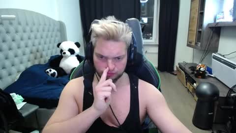 Snapshot of romantic_twunk chatting on November 17, 2025, 8:14 pm romantic_twunk online show from November 17, 2025, 8:14 pm