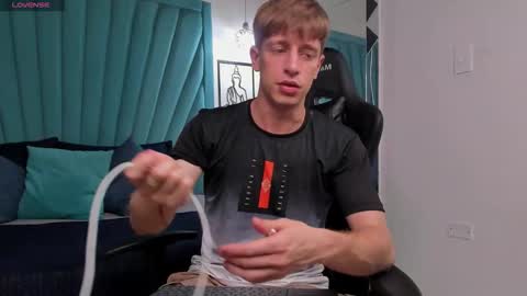 Romeo Ricci online show from November 28, 2025, 1:47 pm