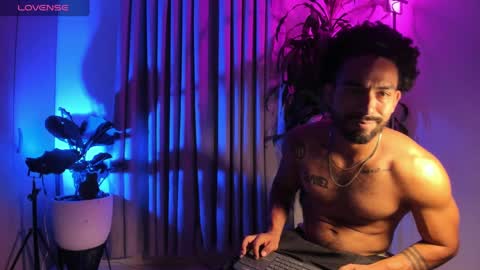 R O M E O  online show from September 10, 2025, 5:51 am