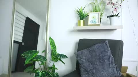 Roni online show from December 2, 2025, 1:55 am