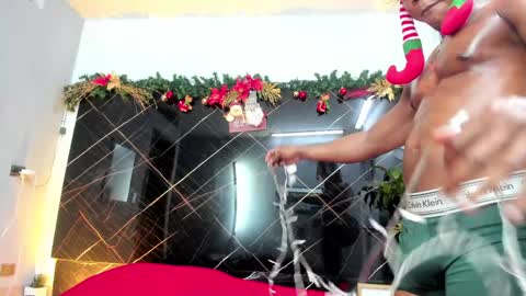 Snapshot of ronnie_777 chatting on December 2, 2024, 9:39 pm Ronnie 777 online show from December 2, 2024, 9:39 pm