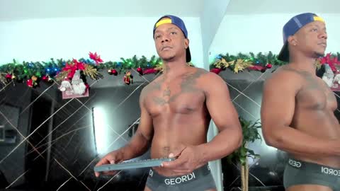 Snapshot of ronnie_777 chatting on December 7, 2024, 8:05 pm Ronnie 777 online show from December 7, 2024, 8:05 pm