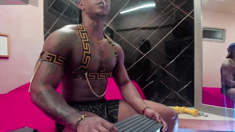 Snapshot of ronnie_777 chatting on January 24, 2025, 8:22 pm Ronnie 777 online show from January 24, 2025, 8:22 pm