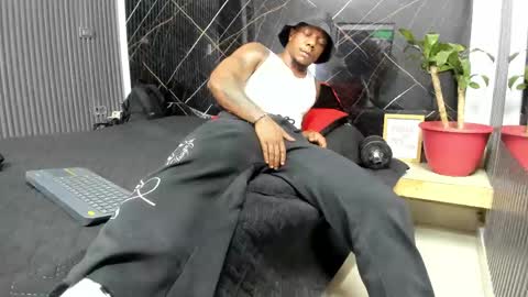 Snapshot of ronnie_777 chatting on March 1, 2025, 11:26 pm Ronnie 777 online show from March 1, 2025, 11:26 pm