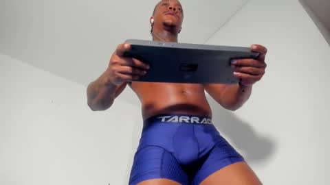 Snapshot of ronnie_777 chatting on October 28, 2025, 4:16 am Ronnie 777 online show from October 28, 2025, 4:16 am