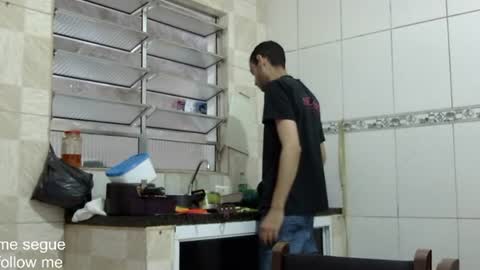 Snapshot of ronnispoto chatting on January 2, 2025, 5:29 pm ronny online show from January 2, 2025, 5:29 pm