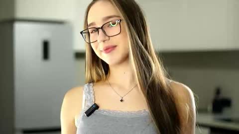 Snapshot of ronnist chatting on November 19, 2025, 12:05 pm Veronica online show from November 19, 2025, 12:05 pm