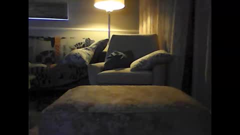 ronvlv online show from June 3, 2026, 2:03 am