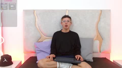 Snapshot of rooy_tay chatting on November 2, 2025, 3:42 am rooy online show from November 2, 2025, 3:42 am