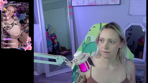 Snapshot of ropekittenn chatting on December 23, 2024, 8:47 pm Ropekittenn online show from December 23, 2024, 8:47 pm