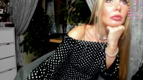 Snapshot of rora_ chatting on October 20, 2025, 9:59 pm Aurora online show from October 20, 2025, 9:59 pm