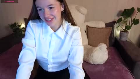 roraline_lov online show from November 8, 2025, 5:12 pm