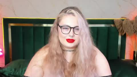 Chloe online show from March 26, 2026, 6:57 pm