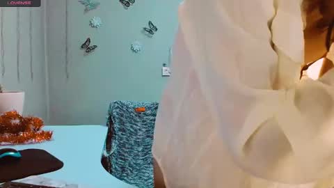 rosa843850 online show from December 9, 2024, 2:06 pm