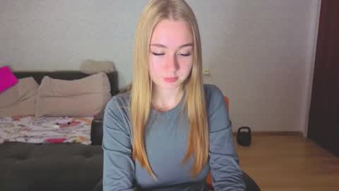 Snapshot of rosalina0230 chatting on October 14, 2025, 8:37 am rosalina online show from October 14, 2025, 8:37 am