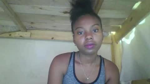 Snapshot of rosalinda933 chatting on March 1, 2026, 1:40 am Rosalinda online show from March 1, 2026, 1:40 am