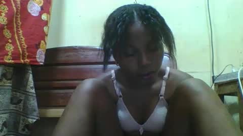 Snapshot of rosalinda933 chatting on March 18, 2026, 7:17 pm Rosalinda online show from March 18, 2026, 7:17 pm
