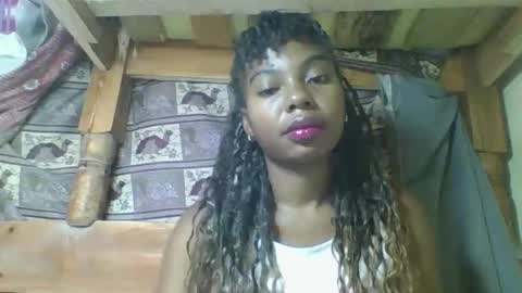 Snapshot of rosalinda933 chatting on March 25, 2026, 2:06 am Rosalinda online show from March 25, 2026, 2:06 am