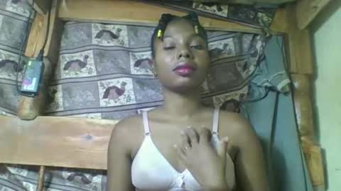 Snapshot of rosalinda933 chatting on March 27, 2026, 8:26 am Rosalinda online show from March 27, 2026, 8:26 am