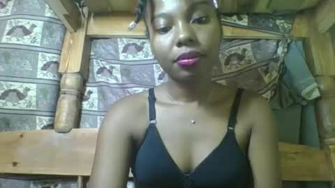 Snapshot of rosalinda933 chatting on April 8, 2026, 1:27 am Rosalinda online show from April 8, 2026, 1:27 am