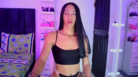 Snapshot of rosalindasexy chatting on December 3, 2024, 2:05 pm Rosalinda online show from December 3, 2024, 2:05 pm