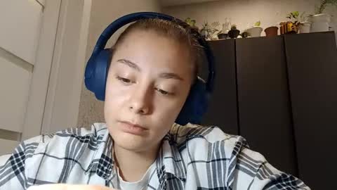 Snapshot of rosannacreamer chatting on October 3, 2025, 6:54 am Kiki online show from October 3, 2025, 6:54 am