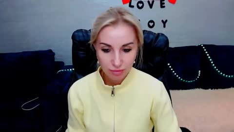 Snapshot of rose__shine chatting on October 3, 2025, 11:29 am rose shine online show from October 3, 2025, 11:29 am