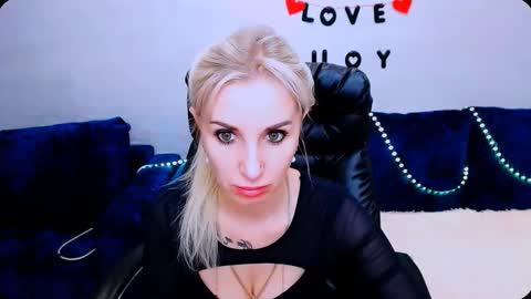 Snapshot of rose__shine chatting on October 8, 2025, 11:30 am rose shine online show from October 8, 2025, 11:30 am