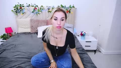 Snapshot of rose__shine chatting on October 14, 2025, 8:59 am rose shine online show from October 14, 2025, 8:59 am