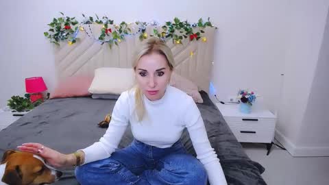 Snapshot of rose__shine chatting on October 21, 2025, 10:49 am rose shine online show from October 21, 2025, 10:49 am