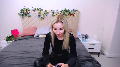 Snapshot of rose__shine chatting on October 30, 2025, 11:22 am rose shine online show from October 30, 2025, 11:22 am