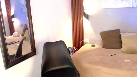 rose_crimson online show from October 11, 2025, 11:25 pm