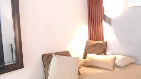 Snapshot of rose_crimson chatting on December 15, 2025, 11:42 pm rose_crimson online show from December 15, 2025, 11:42 pm