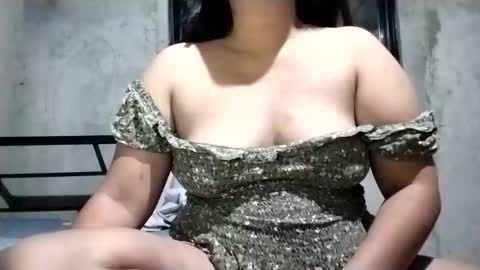 rose_marie2025 online show from February 16, 2026, 5:42 pm