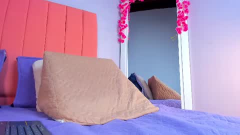 Snapshot of rose_thompson19 chatting on June 17, 2026, 7:04 pm Rosse online show from June 17, 2026, 7:04 pm