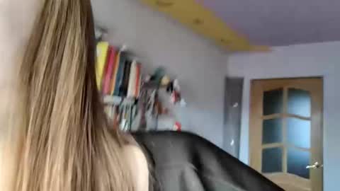 Sophie online show from December 2, 2025, 1:22 am