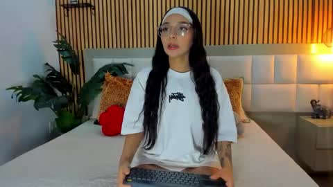 roseaurora online show from January 13, 2026, 1:05 pm