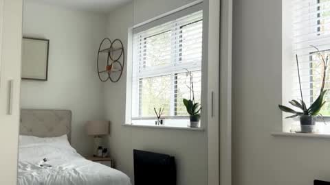 Bella  online show from February 18, 2026, 1:29 pm