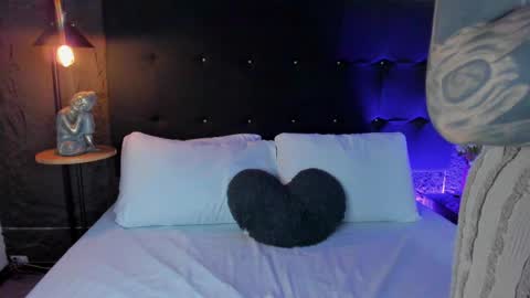 Rose  online show from April 18, 2026, 3:21 am