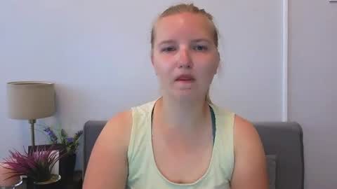 Snapshot of rosehypnotic chatting on June 22, 2026, 7:38 am Rose online show from June 22, 2026, 7:38 am