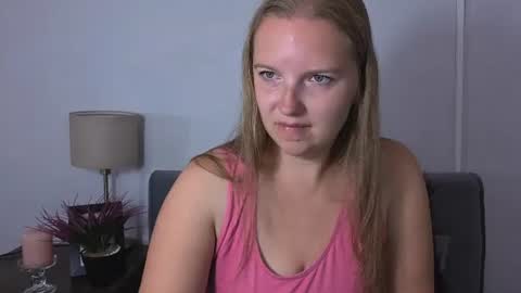 Snapshot of rosehypnotic chatting on July 7, 2026, 7:34 am Rose online show from July 7, 2026, 7:34 am